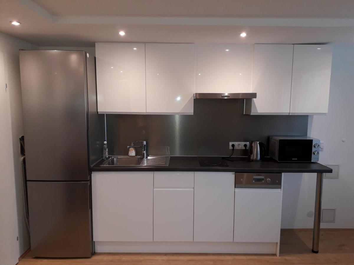 Cosy Flat In The Quiet Area With Own Garden, Free Parking And Direct Public Transport Link To The Centre Apartment Vienna Exterior photo