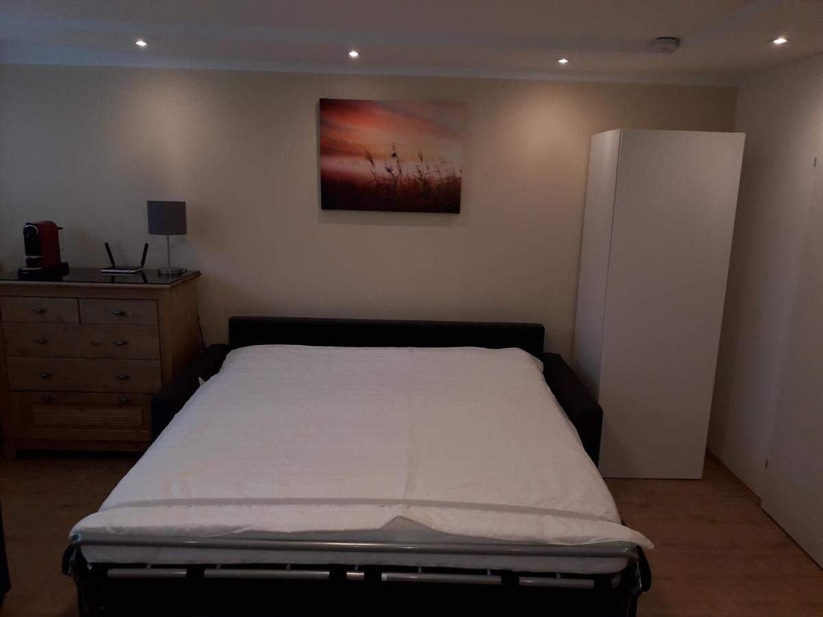 Cosy Flat In The Quiet Area With Own Garden, Free Parking And Direct Public Transport Link To The Centre Apartment Vienna Exterior photo